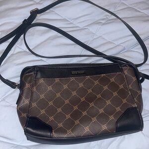 NINE WEST
Brooklyn Jet Set Crossbody